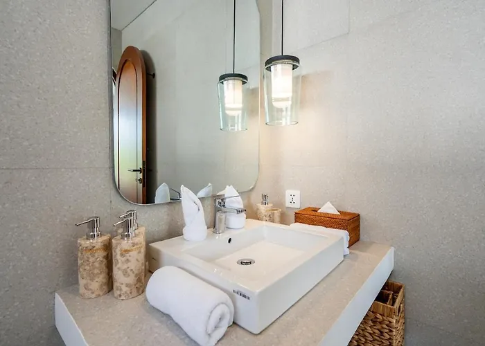 Luva - Stylish 4br Pool Oasis Pererenan Villa Canggu (Bali)