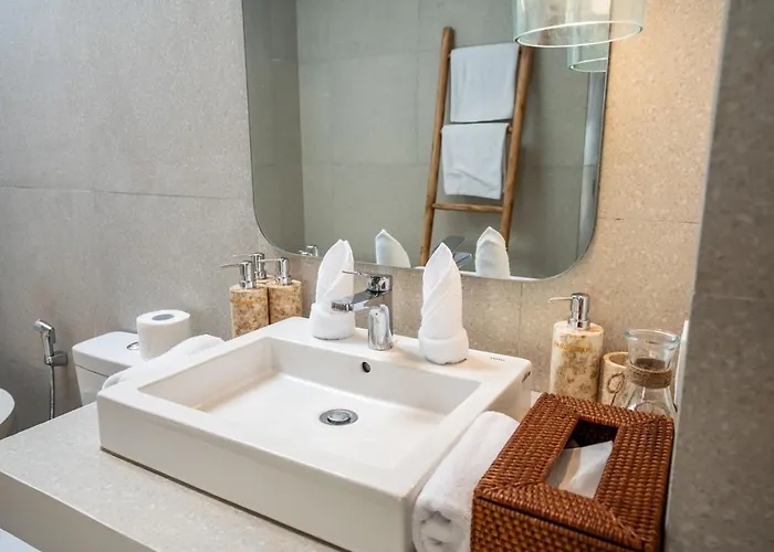 Luva - Stylish 4br Pool Oasis Pererenan Villa Canggu (Bali)