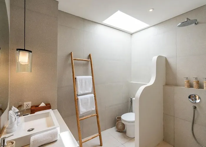 Villa Luva - Stylish 4br Pool Oasis Pererenan *